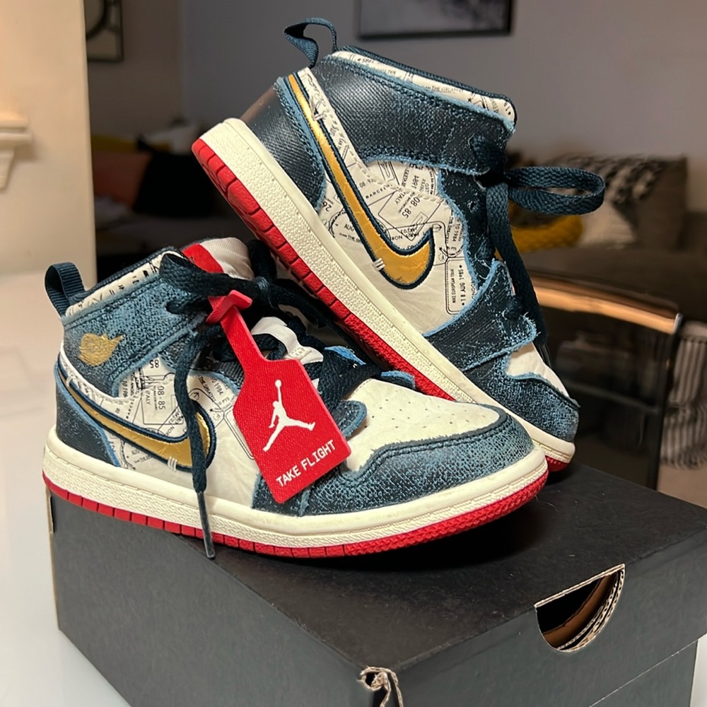 JORDAN 1 MID SE TD - 9C TODDLER “Take Flight” passport / NAVY / GOLD / RED -USED